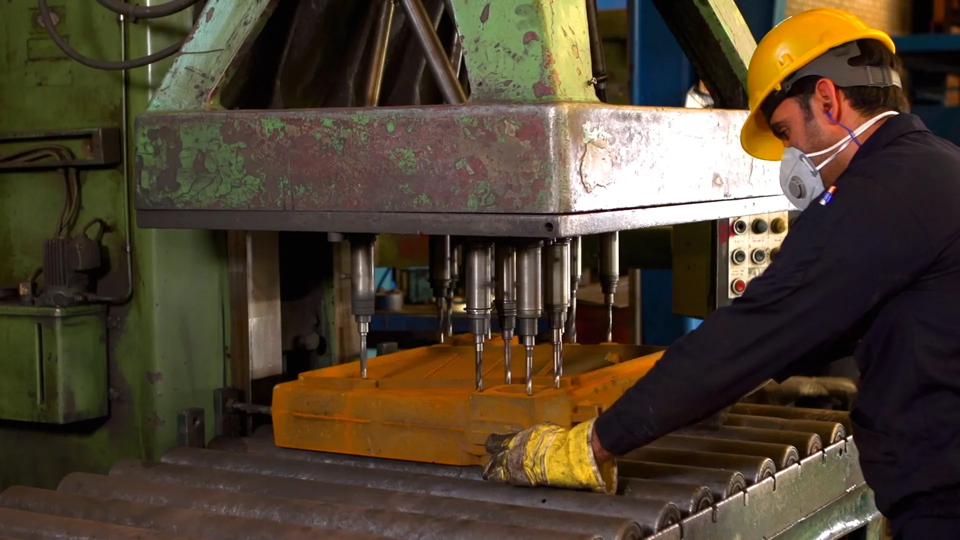 Multi-spindle drilling head machining a ductile iron casting